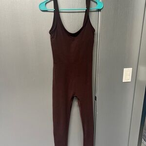 Vuori Maroon Fabric Detail - Like New